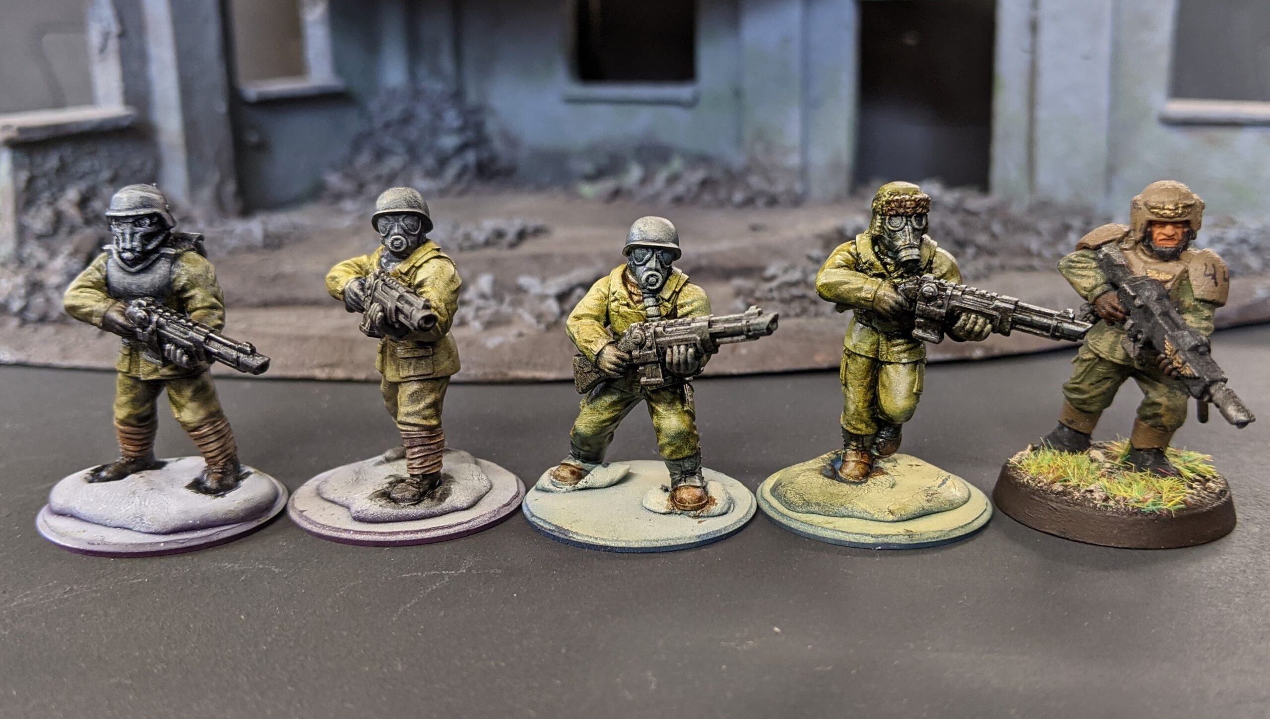 Speed painting Imperial Guard test models with oil paints